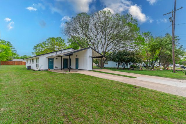 104 N Hillside Street, Red Oak, TX 75154