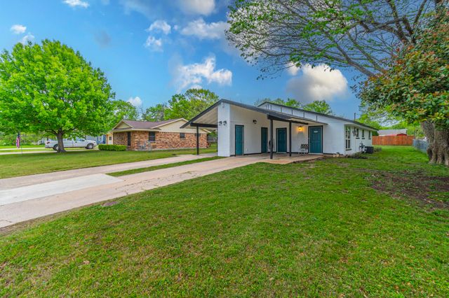 104 N Hillside Street, Red Oak, TX 75154