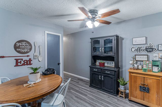 104 N Hillside Street, Red Oak, TX 75154