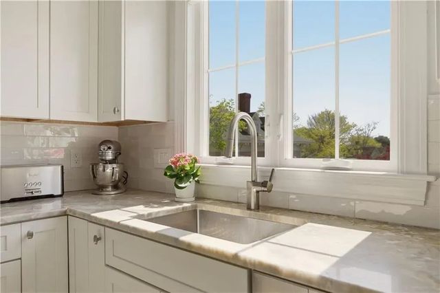 419 Broadway 5, Newport, RI 02840