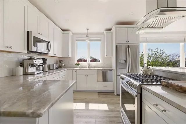 419 Broadway 5, Newport, RI 02840