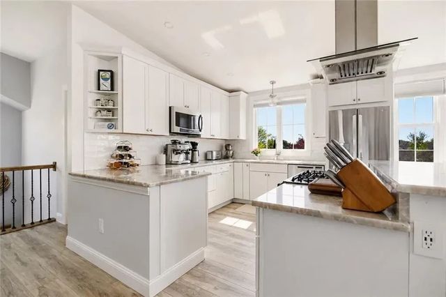 419 Broadway 5, Newport, RI 02840