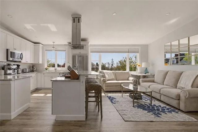 419 Broadway 5, Newport, RI 02840