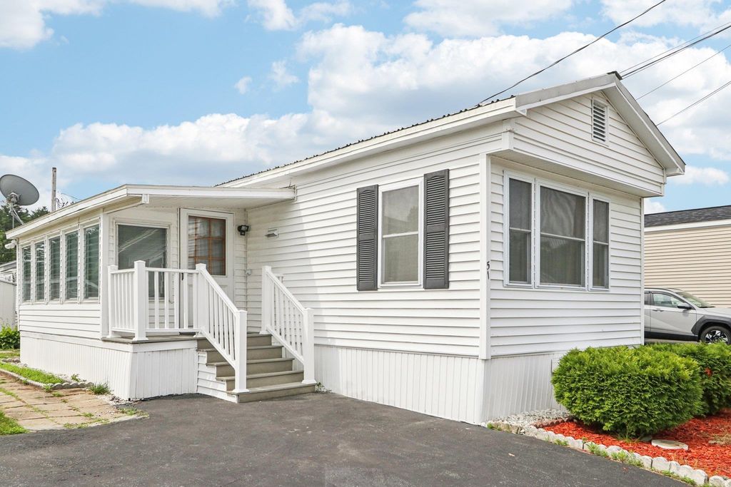 51 Bell Drive, Salem, NH 03079
