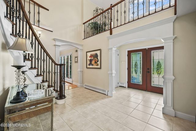 10 Country Club Lane, Marlboro, NJ 07746