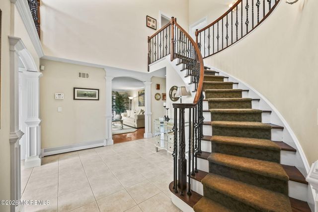 10 Country Club Lane, Marlboro, NJ 07746