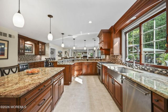 10 Country Club Lane, Marlboro, NJ 07746