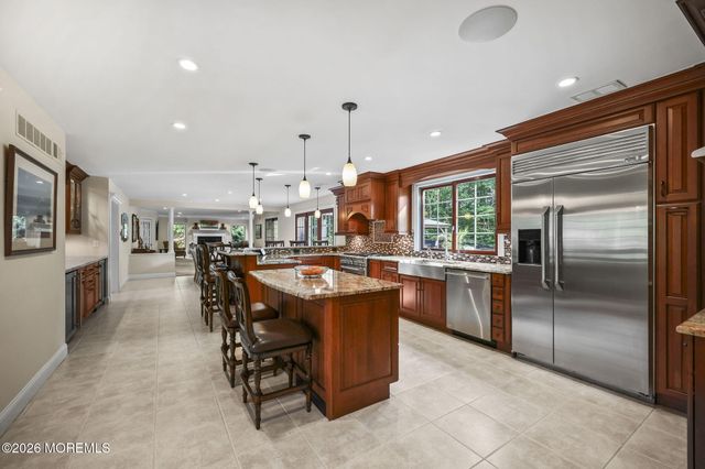 10 Country Club Lane, Marlboro, NJ 07746