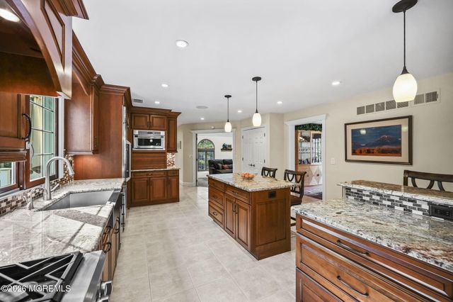 10 Country Club Lane, Marlboro, NJ 07746