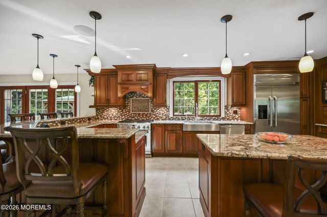 10 Country Club Lane, Marlboro, NJ 07746