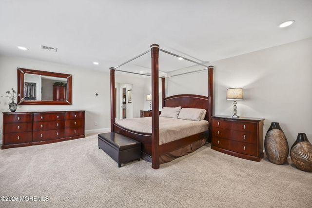 10 Country Club Lane, Marlboro, NJ 07746
