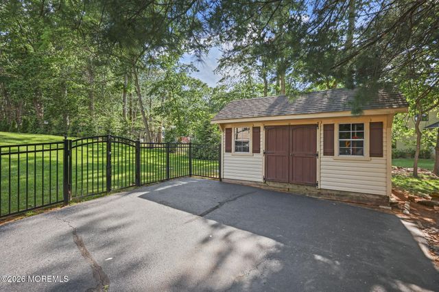 10 Country Club Lane, Marlboro, NJ 07746
