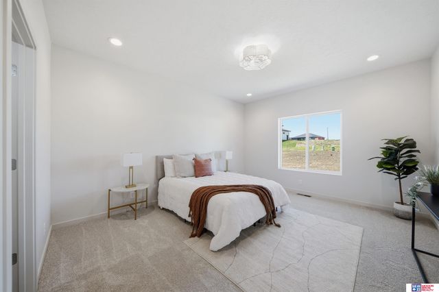 9229 S 80th Street, Lincoln, NE 68516