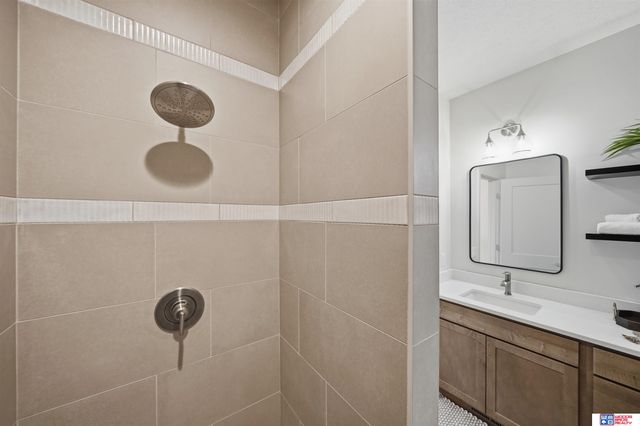 9229 S 80th Street, Lincoln, NE 68516