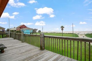 2902 Lakeside Drive, Crystal Beach, TX 77650