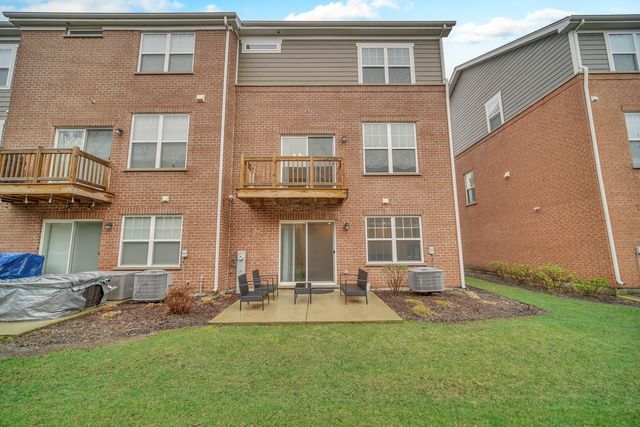 60 Grey Wolf Drive, Wheeling, IL 60090