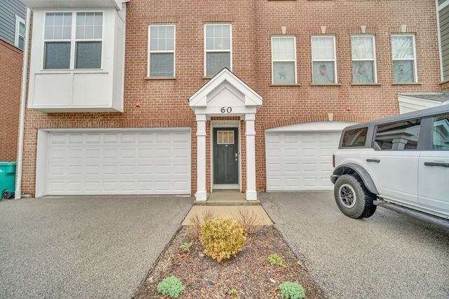60 Grey Wolf Drive, Wheeling, IL 60090