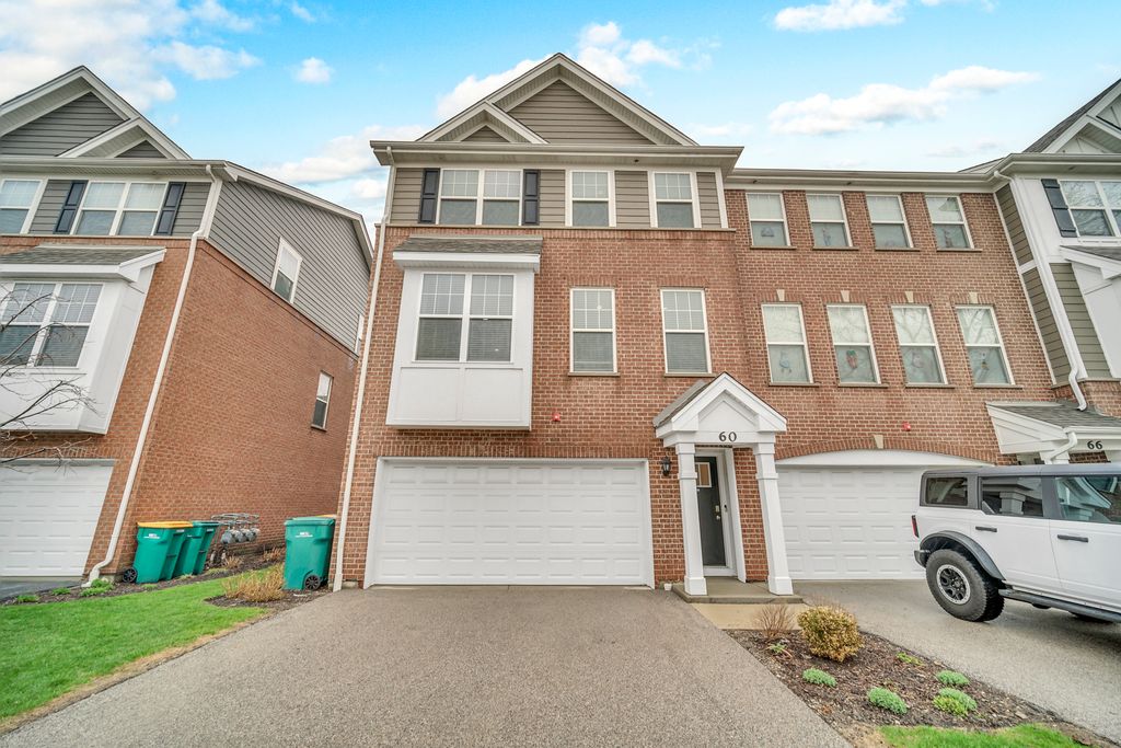 60 Grey Wolf Drive, Wheeling, IL 60090