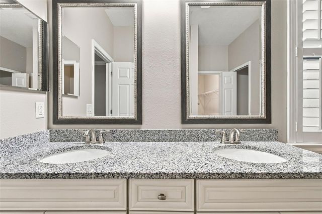 8021 WHITETAIL DEER WAY, Tampa, FL 33635
