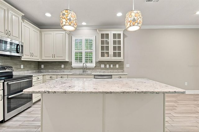 8021 WHITETAIL DEER WAY, Tampa, FL 33635