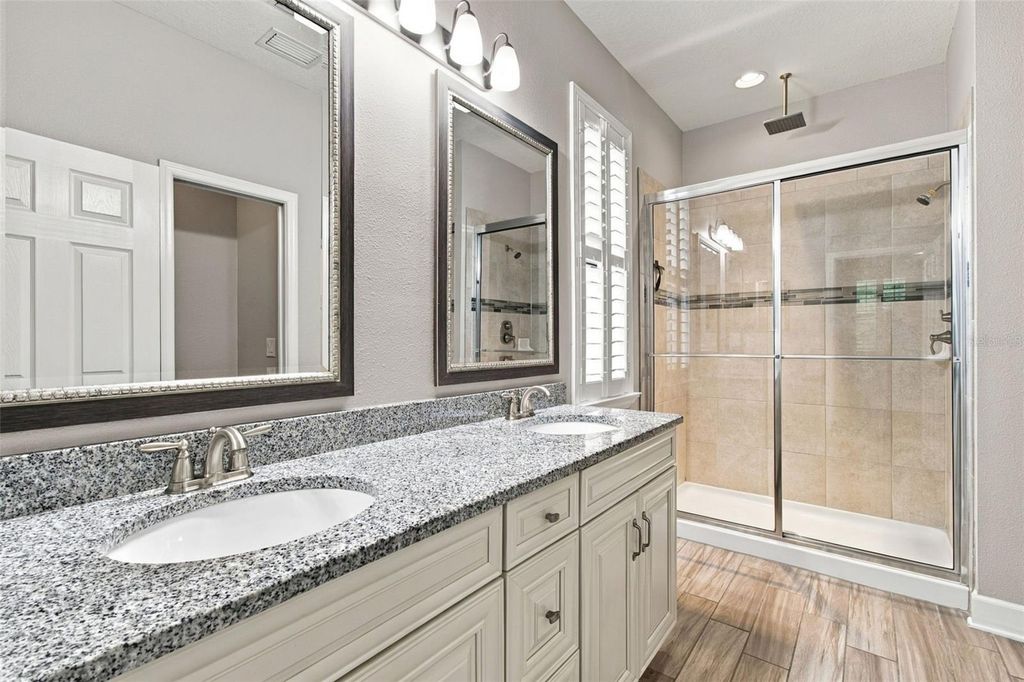 Image 17 of property listing at 8021 WHITETAIL DEER WAY, Tampa, FL 33635