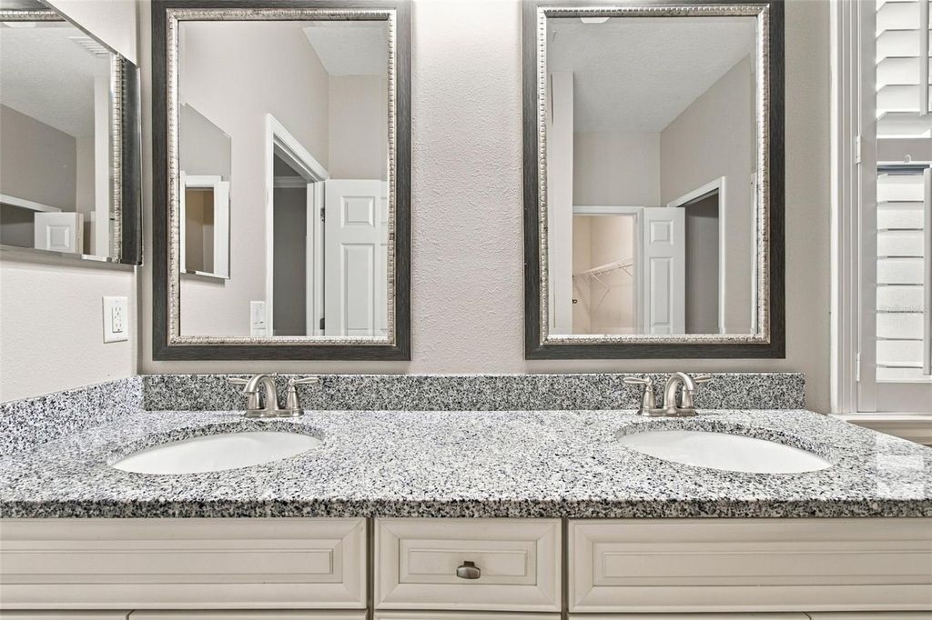 Image 18 of property listing at 8021 WHITETAIL DEER WAY, Tampa, FL 33635