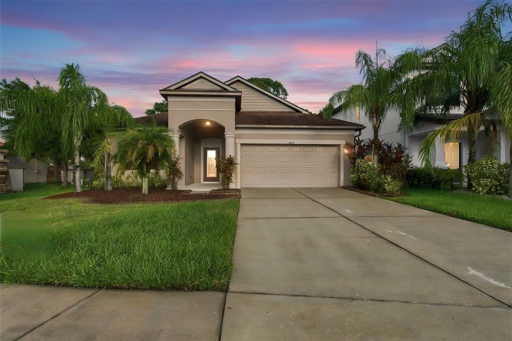 Image 34 of property listing at 8021 WHITETAIL DEER WAY, Tampa, FL 33635