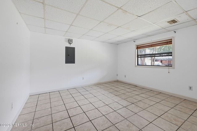 865 COLE Road, Jacksonville, FL 32218