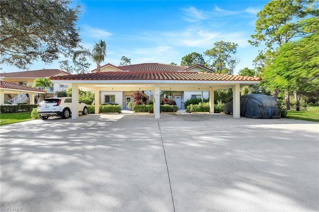 610 Luisa Ct Apt 1, Naples, FL 34104