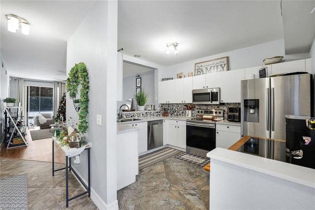 610 Luisa Ct Apt 1, Naples, FL 34104