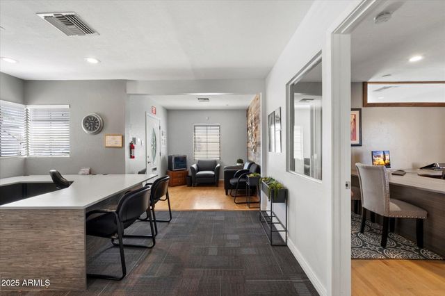 314 E THOMAS Road, Phoenix, AZ 85012