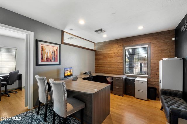 314 E THOMAS Road, Phoenix, AZ 85012