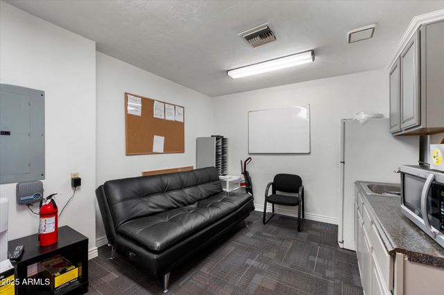 314 E THOMAS Road, Phoenix, AZ 85012