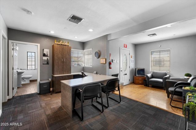 314 E THOMAS Road, Phoenix, AZ 85012