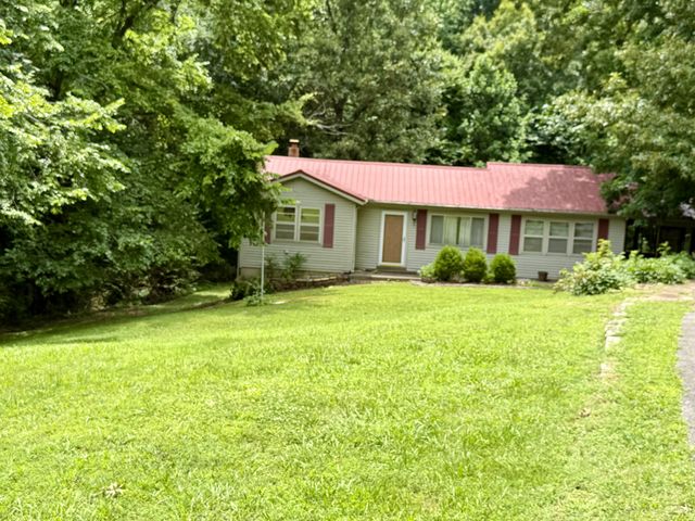 2115 Spring Hill Rd, Paris, TN 38242
