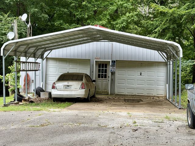 2115 Spring Hill Rd, Paris, TN 38242