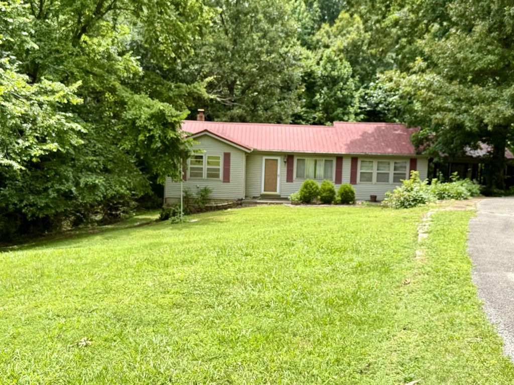 2115 Spring Hill Rd, Paris, TN 38242