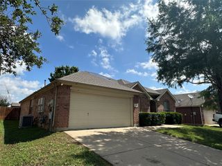 424 Shady Shore Lane, Crowley, TX 76036