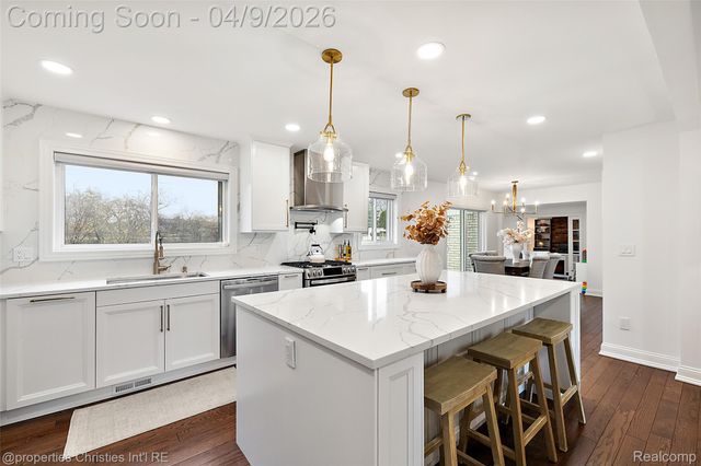 6273 Ledgeway Drive, West Bloomfield Charter Township, MI 48322