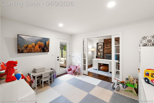 6273 Ledgeway Drive, West Bloomfield Charter Township, MI 48322