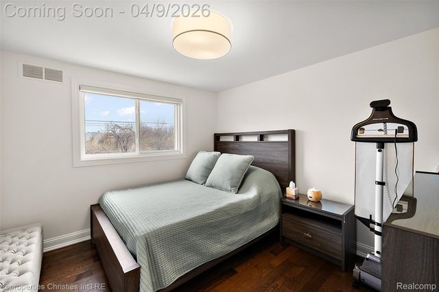 6273 Ledgeway Drive, West Bloomfield Charter Township, MI 48322