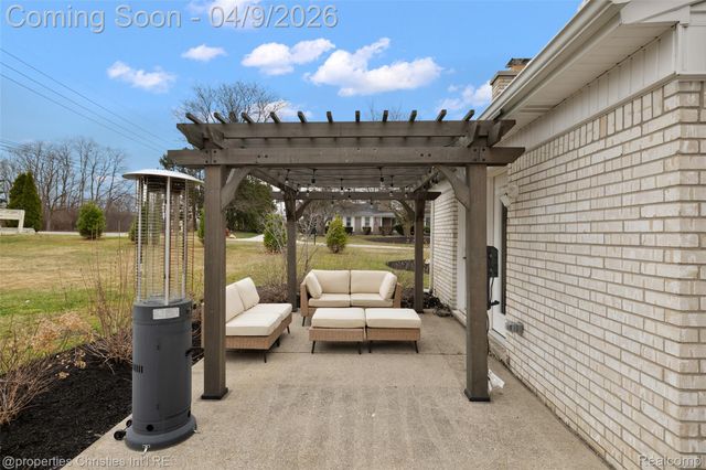 6273 Ledgeway Drive, West Bloomfield Charter Township, MI 48322