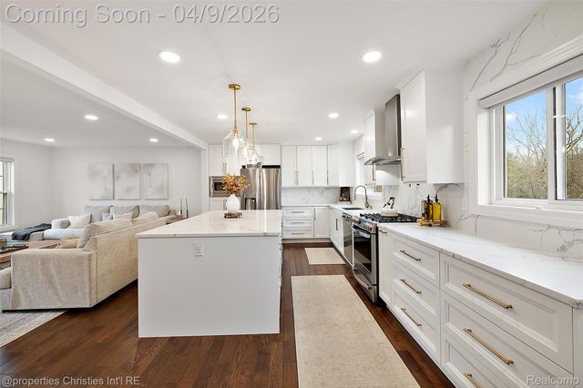 6273 Ledgeway Drive, West Bloomfield Charter Township, MI 48322