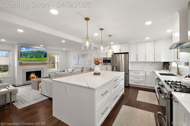 6273 Ledgeway Drive, West Bloomfield Charter Township, MI 48322