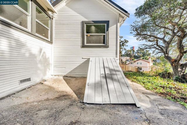 2699 Vale Rd, San Pablo, CA 94806