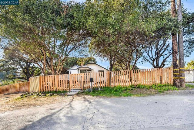 2699 Vale Rd, San Pablo, CA 94806