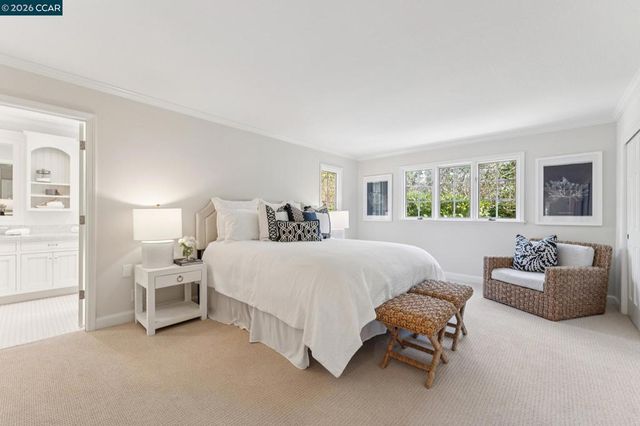 19 Eastwood Dr, Orinda, CA 94563