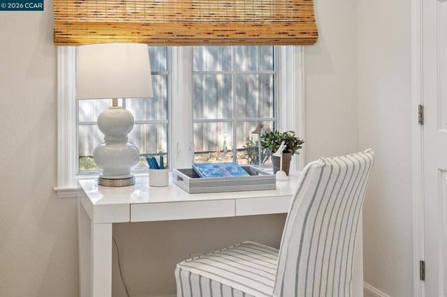 19 Eastwood Dr, Orinda, CA 94563