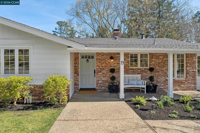 19 Eastwood Dr, Orinda, CA 94563