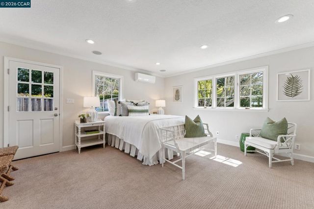 19 Eastwood Dr, Orinda, CA 94563